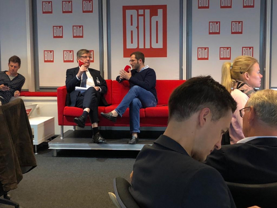 Willi Stächele Willi Stächele auf dem roten Sofa