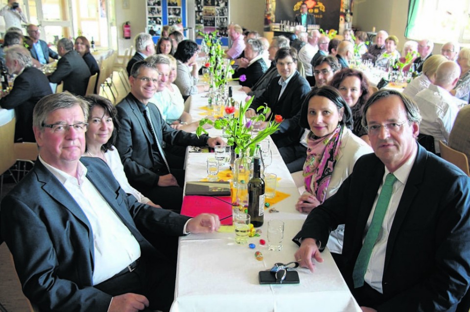 Mit Weggefhrten und Freunden feierte der CDU-Landtagsabgeordnete Willi Stchele (vorne links) am Sonntag seine 25-jhrige Mitgliedschaft im Landesparlament.  Roman Vallendor