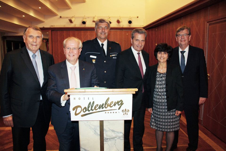 Prominente Redner und Gastgeber beim Dialog im Hotel Dollenberg: Klaus Mangold (von links), Meinrad Schmiederer, Reinhard Renter, Gnther H. Oettinger, Hiyam Marzouqa-Awad und Willi Stchele. Dollenberg