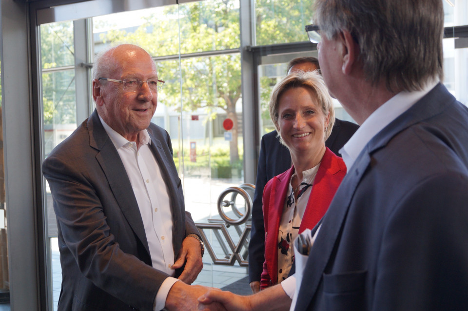 WeberHaus-Chef Hans Weber, Ministerin Nicole Hoffmeister-Kraut und Willi Stchele